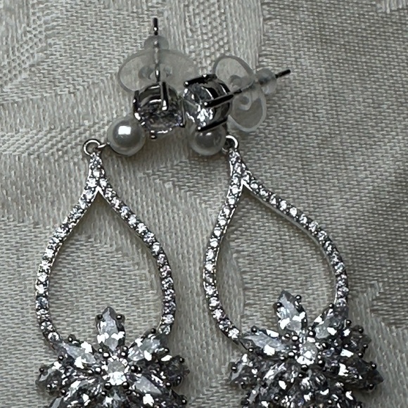 Sophisticated Silver Crystal Earrings Dangle Drop Prong Set Wedding PAGENT 4134 - Picture 4 of 11